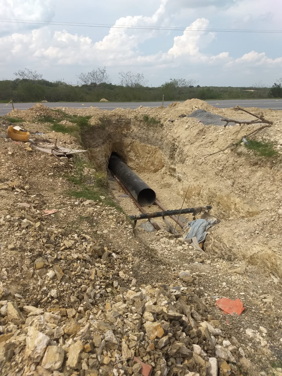 incado de tuberías en autopistas